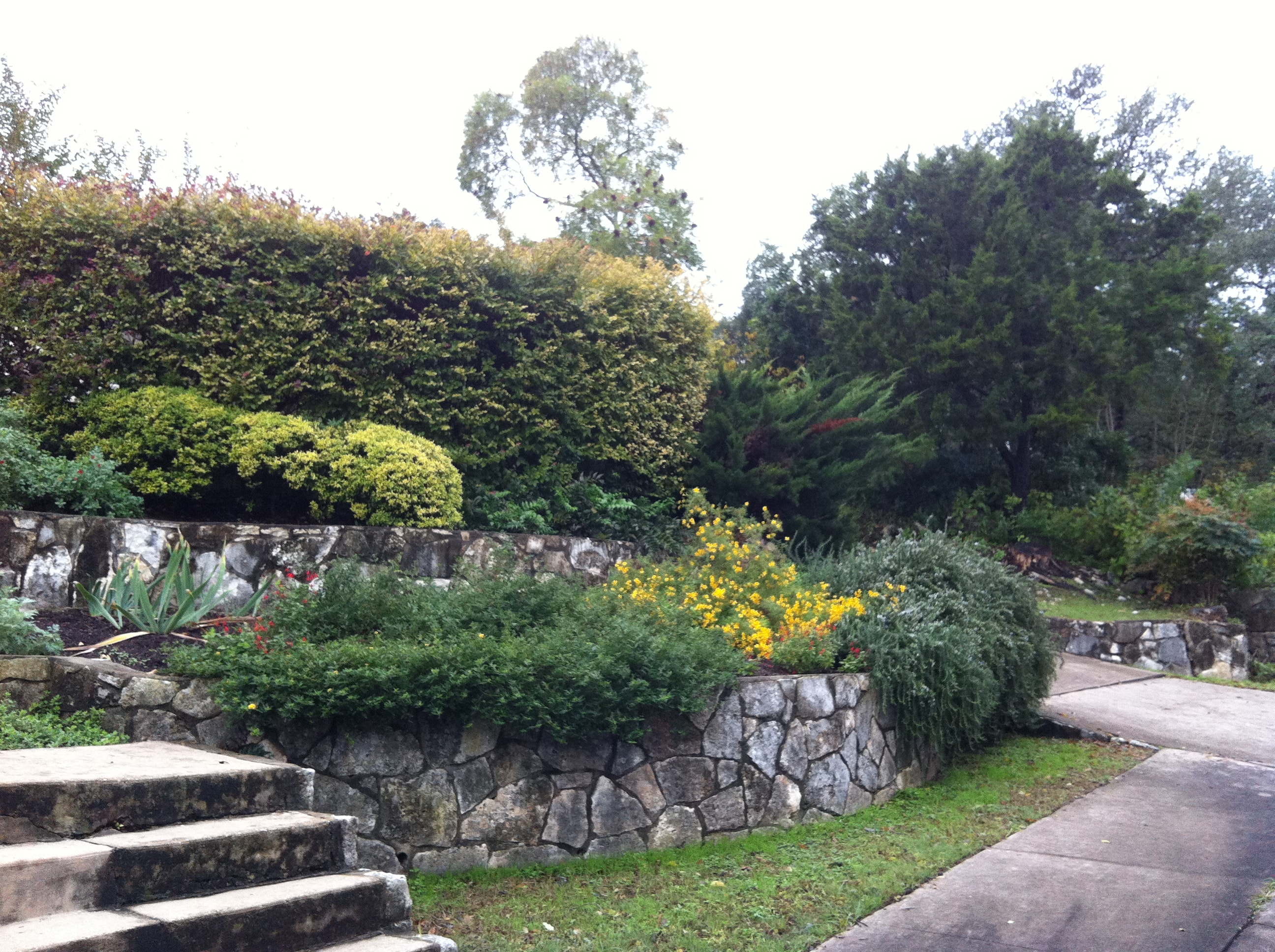 Stone retaining wall construction